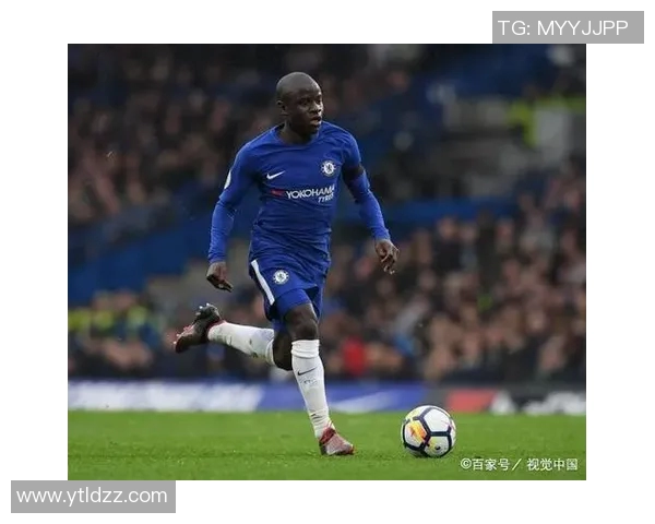 光头球星的传奇人生与足球场上的辉煌瞬间